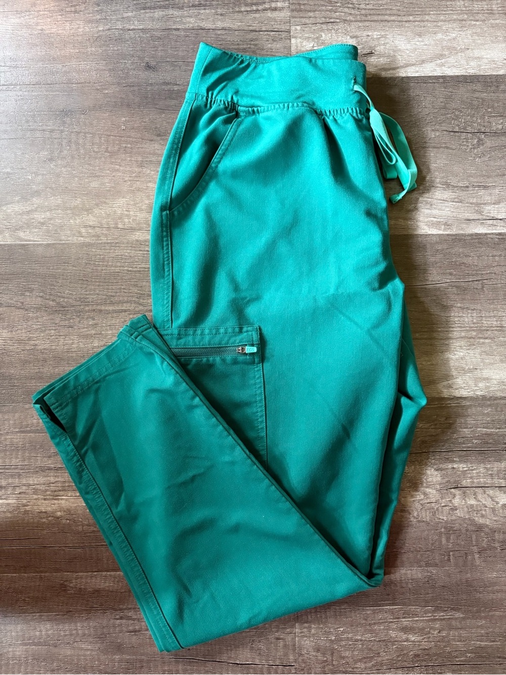 FIGS Technical Collection Yola Cargo Scrub Pants Emerald Green Women’s L